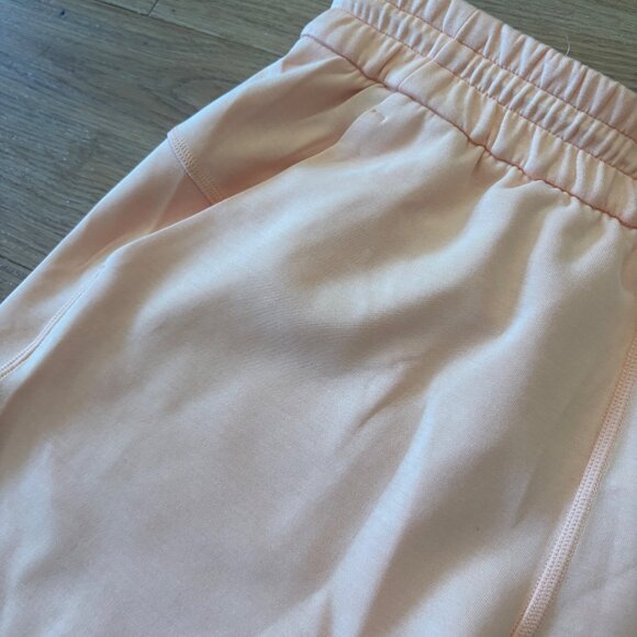 Lululemon Athletic Softstreme High Rise Shorts 4” Peach Bellini NWT Size 4 - Picture 3 of 7